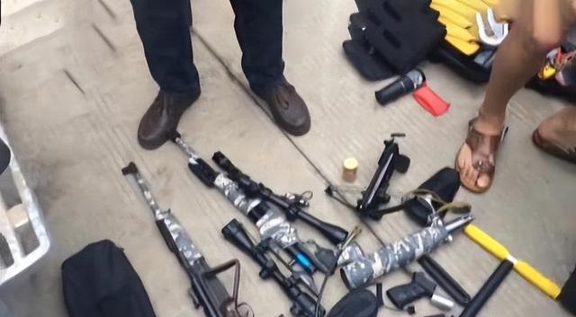 2016年,男子腿部中弹,深夜求医后,医生的一番话,让他立即报警