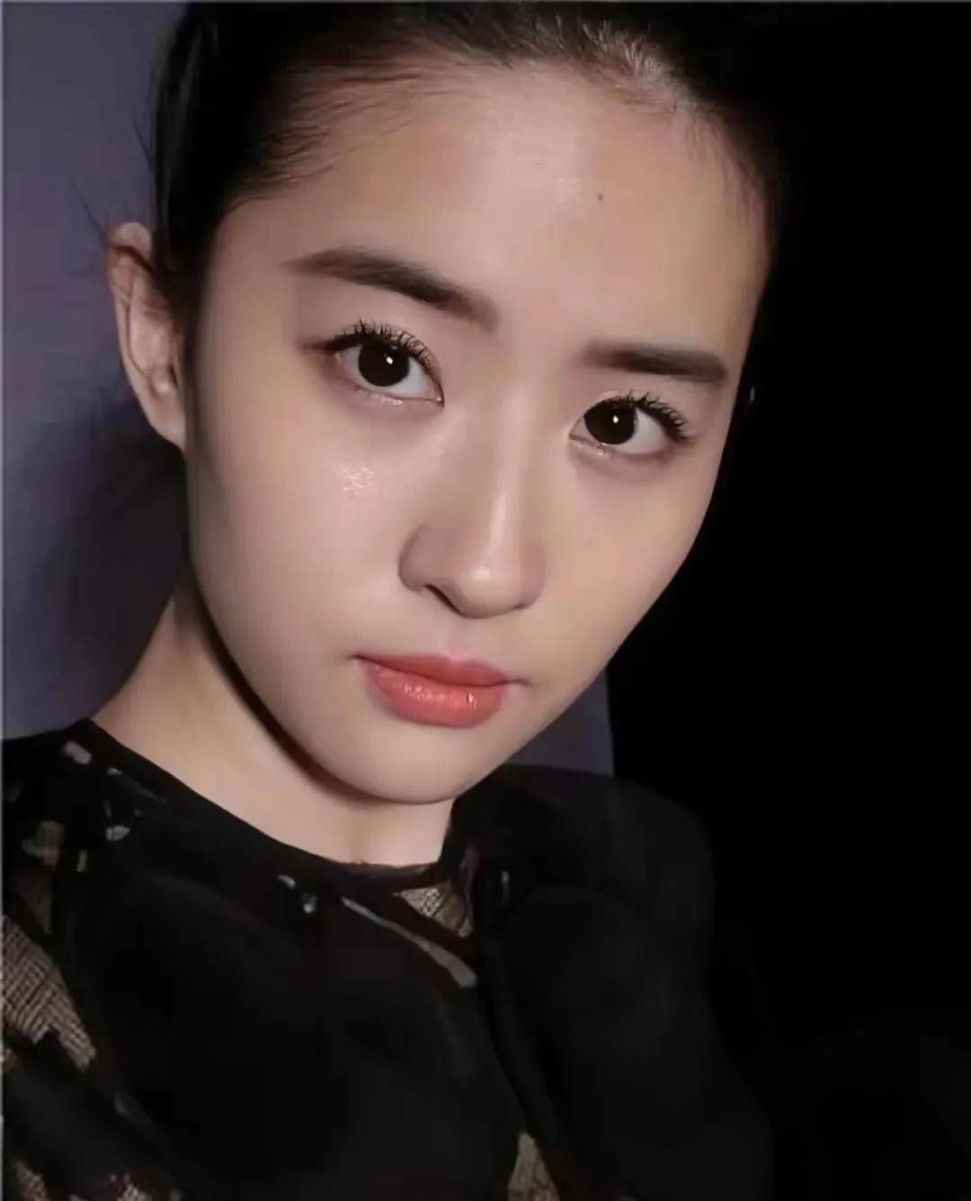 "素颜女神"刘亦菲:真实引发的网络风暴