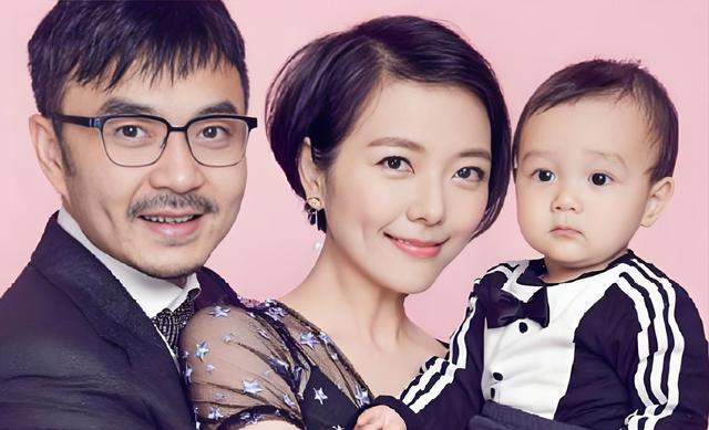 汪涵老婆46岁依旧迷人10岁儿子却不忍直视网友:像秃顶小老头