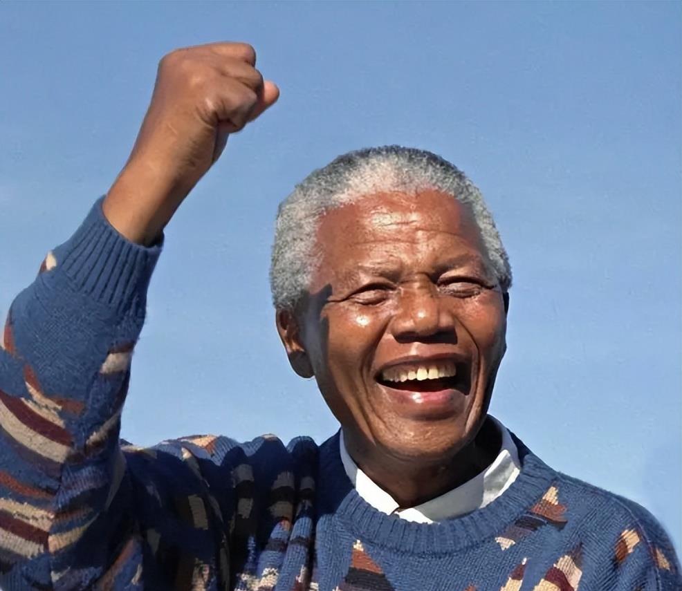 南非由富转贫,仅因一位伟人曼德拉,他究竟做了哪些事情?