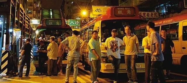 新义安"尖东霸王"李泰龙,叱咤风云无人能敌,却暴毙在自家地盘