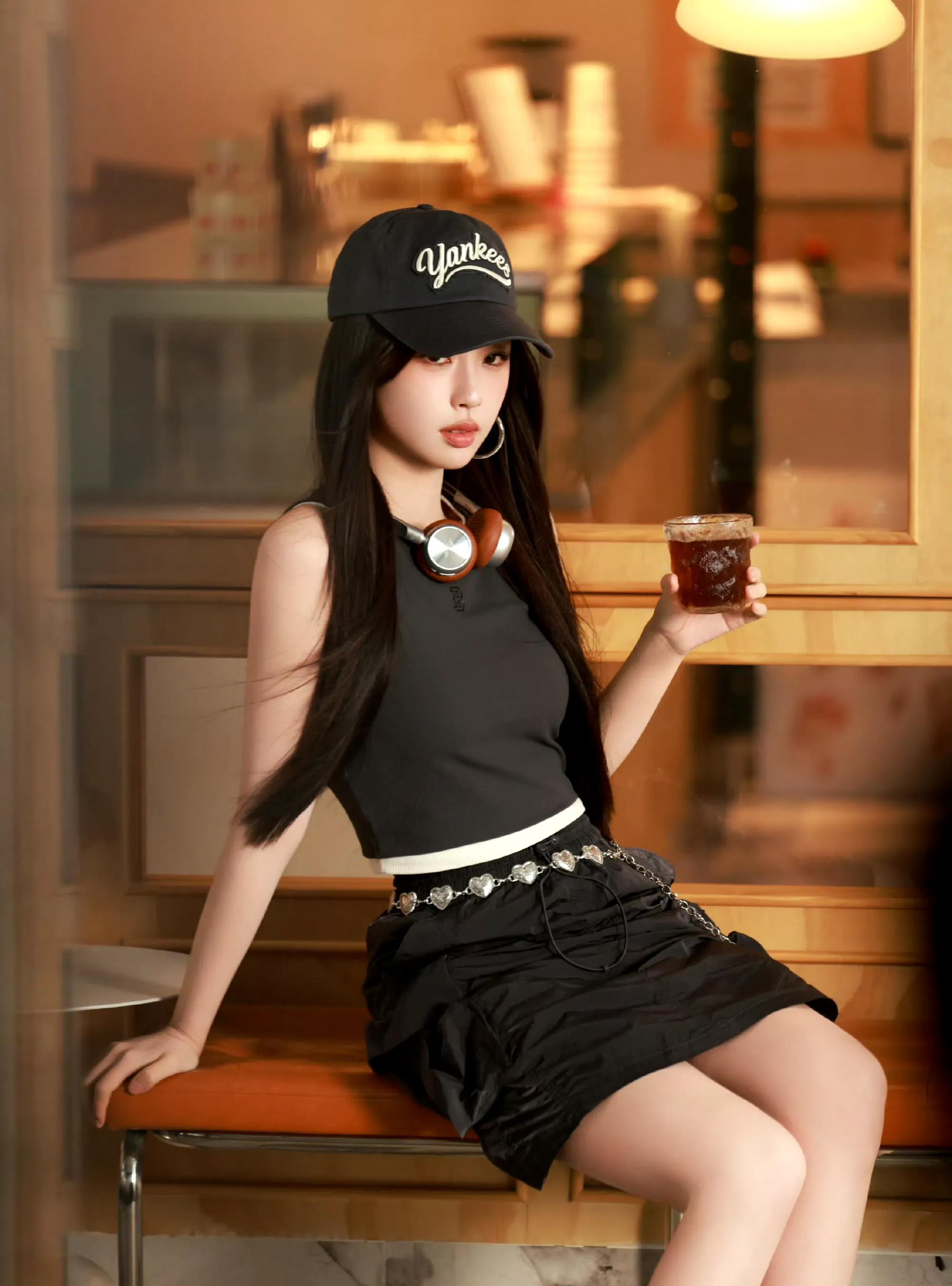 虞书欣最新街拍曝光,今日变身酷炫女孩!