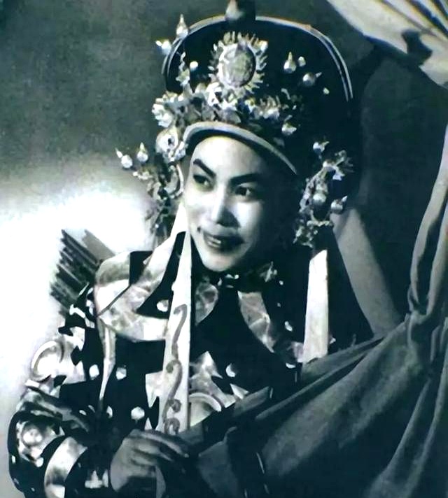 2004年,豫剧皇后常香玉走了,留给戏迷的除了满腔的思念,还有一