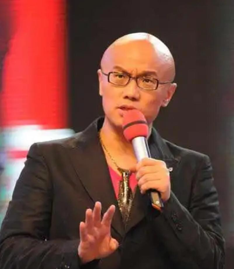 歌手孙国庆:哥哥是歌唱家,父母先后离世,娶平凡妻子恩爱至今