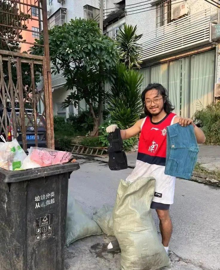 第一批拾荒的年轻人,已经实现了财务独立