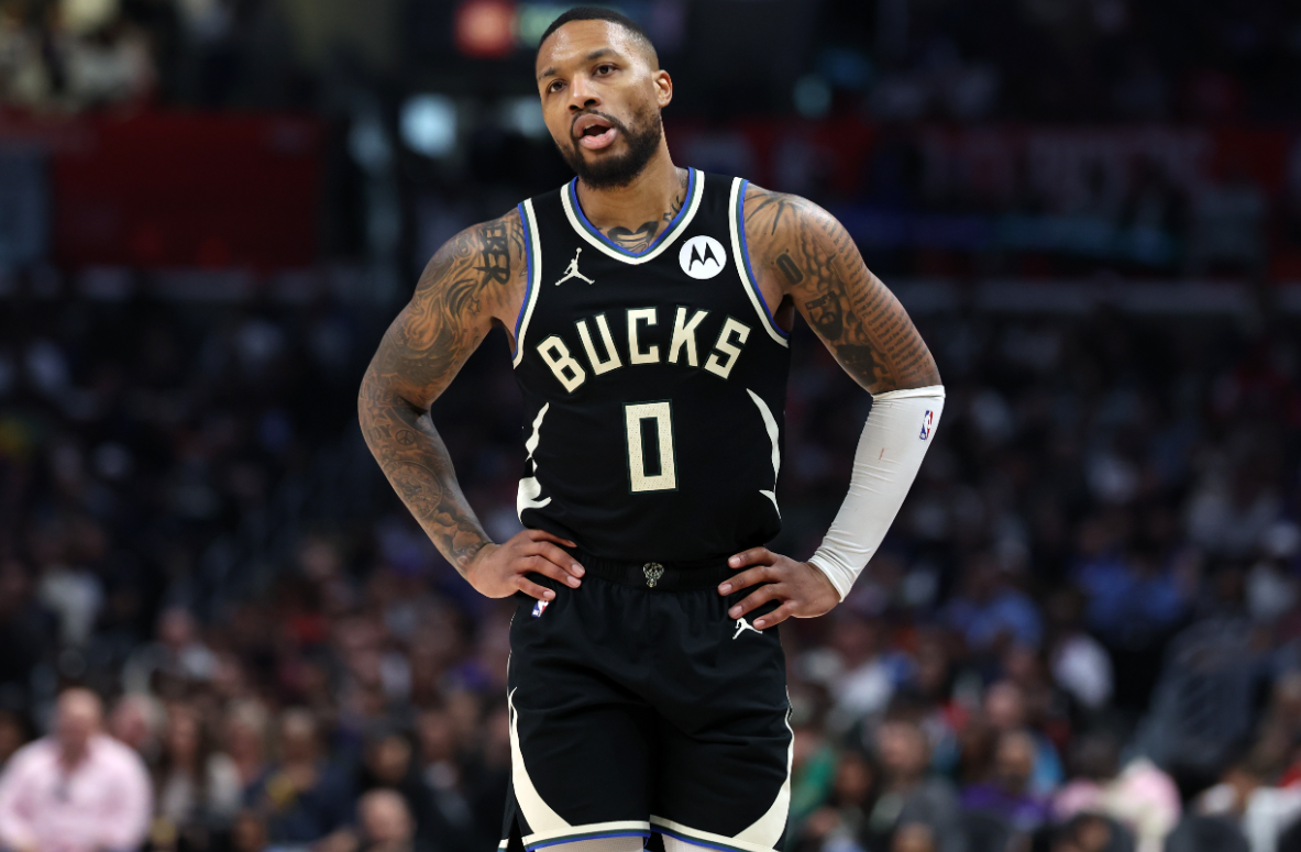 提起利拉德,很多球迷都会立马想起他那标志性的"logo三分"