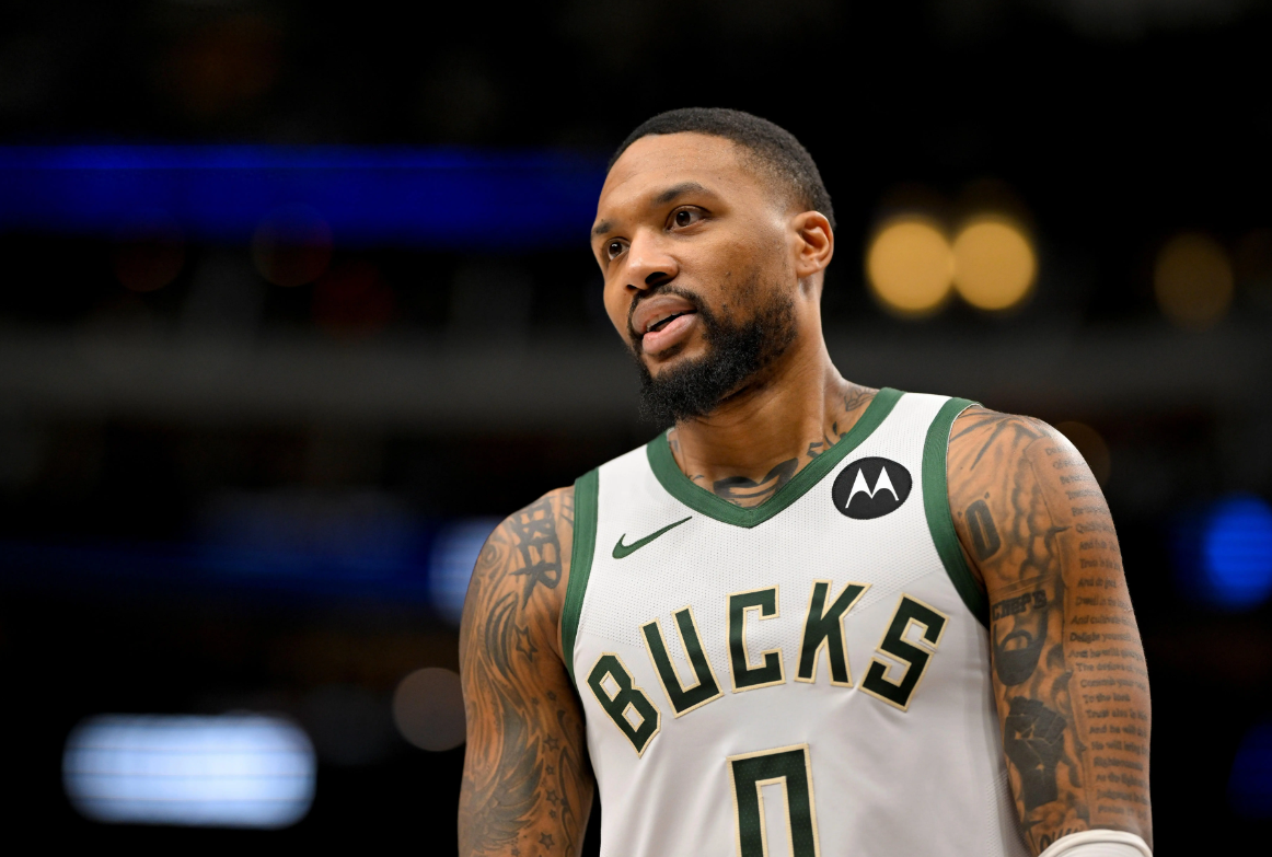 提起利拉德,很多球迷都会立马想起他那标志性的"logo三分"