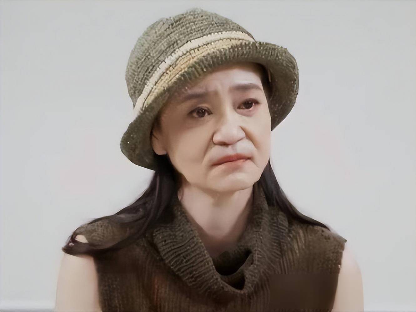 7位天生"苦相脸"女星,面无表情时竟都似要哭!