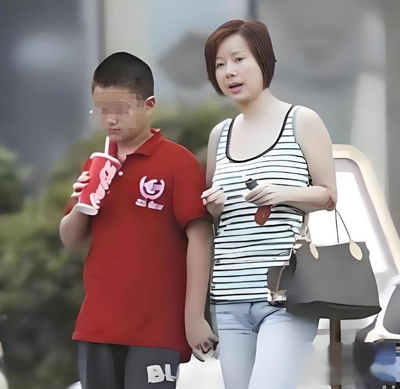 满文军送妻李俐入狱囚禁256天,出狱后为何7年才离婚?