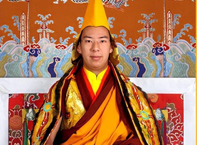 他是年轻的90后大活佛,是十一世班禅,追赶时事热点,热衷慈善