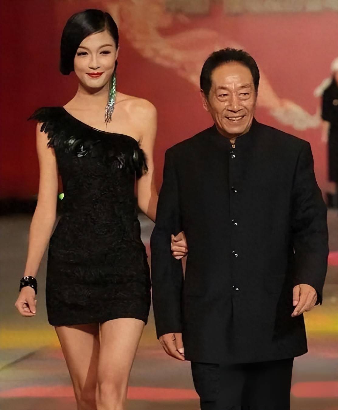 演员饶芯语:31 岁嫁 68 岁老戏骨,婚后儿女双全,现状如何?