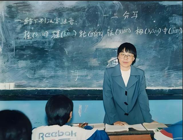 1990年,张桂梅和丈夫的合影,6年后去世,悲痛不已!