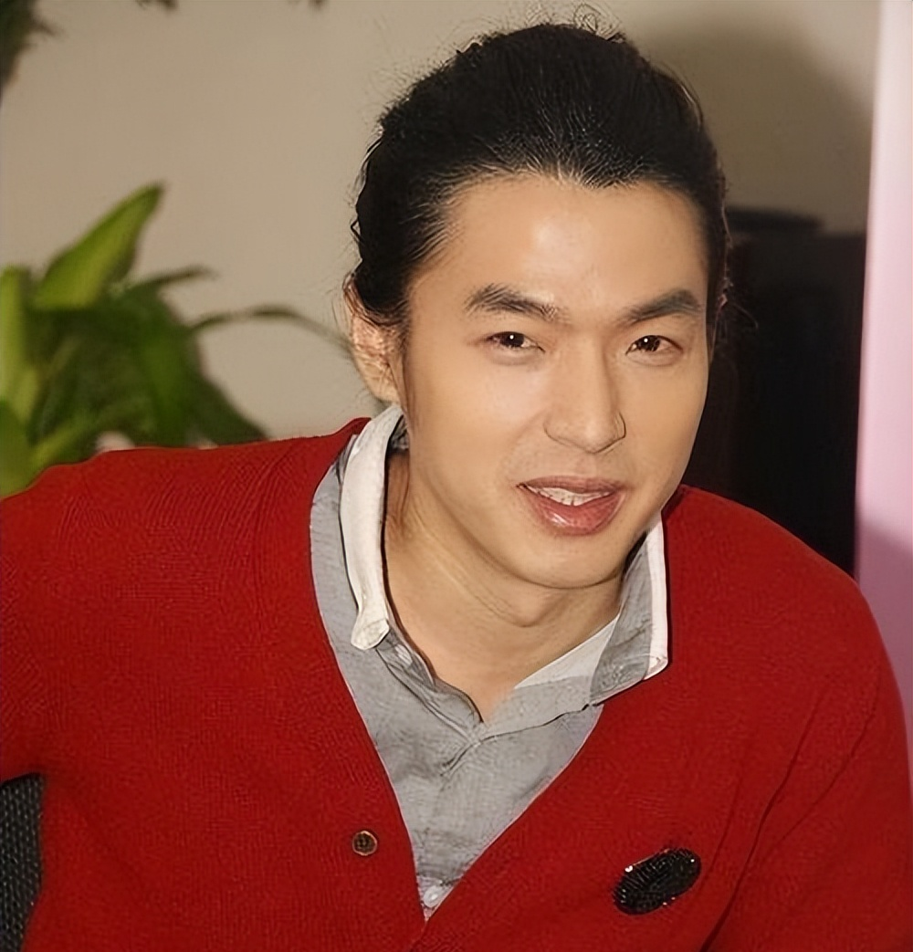 台湾艺人李威陷宗教团体凶杀案,身份巨变引热议