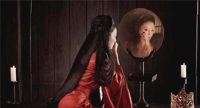 清朝名画女鬼图,放大后才知她在干啥?很多人都不敢细看