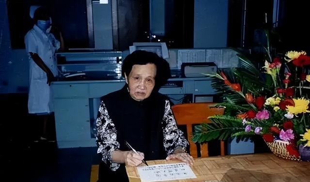 贺子珍的长女杨月花照片流出,面对镜头感谢:谢谢帮我找到爸爸