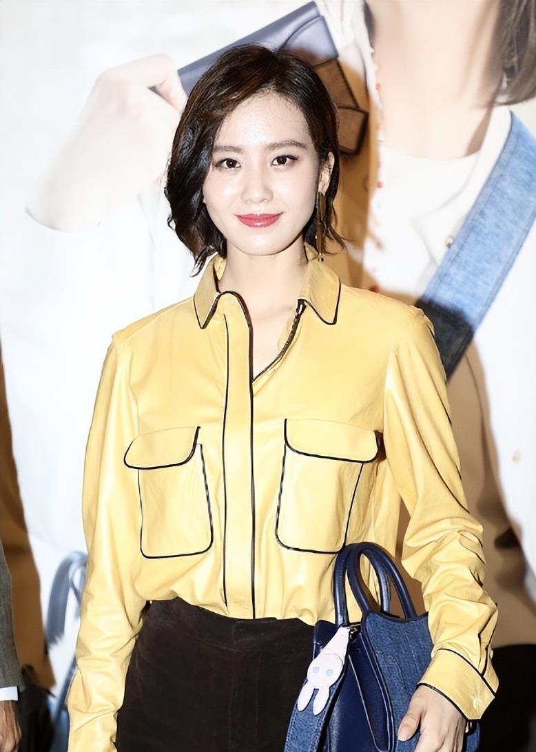 刘诗诗换上微卷短发,宛如换了形象,搭配牛仔外套美丽又清纯