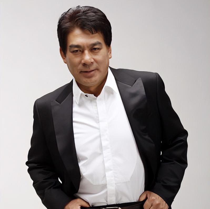 央视封杀25年退出春晚的朱时茂,71岁近况曝光,与儿子热舞显年轻