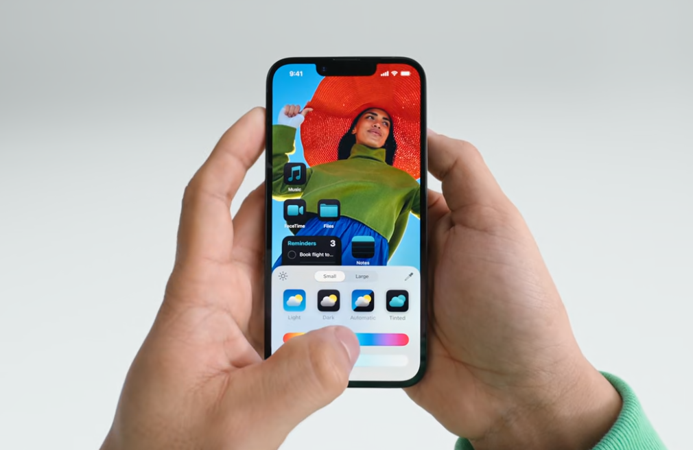 iPhone 16e实机评测出炉，跟6年前的iPhone XR差不多！