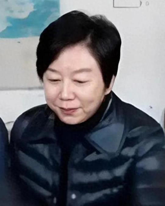 许家印妻子丁玉梅,危难时刻各自逃离,已带资产前往加拿大享乐