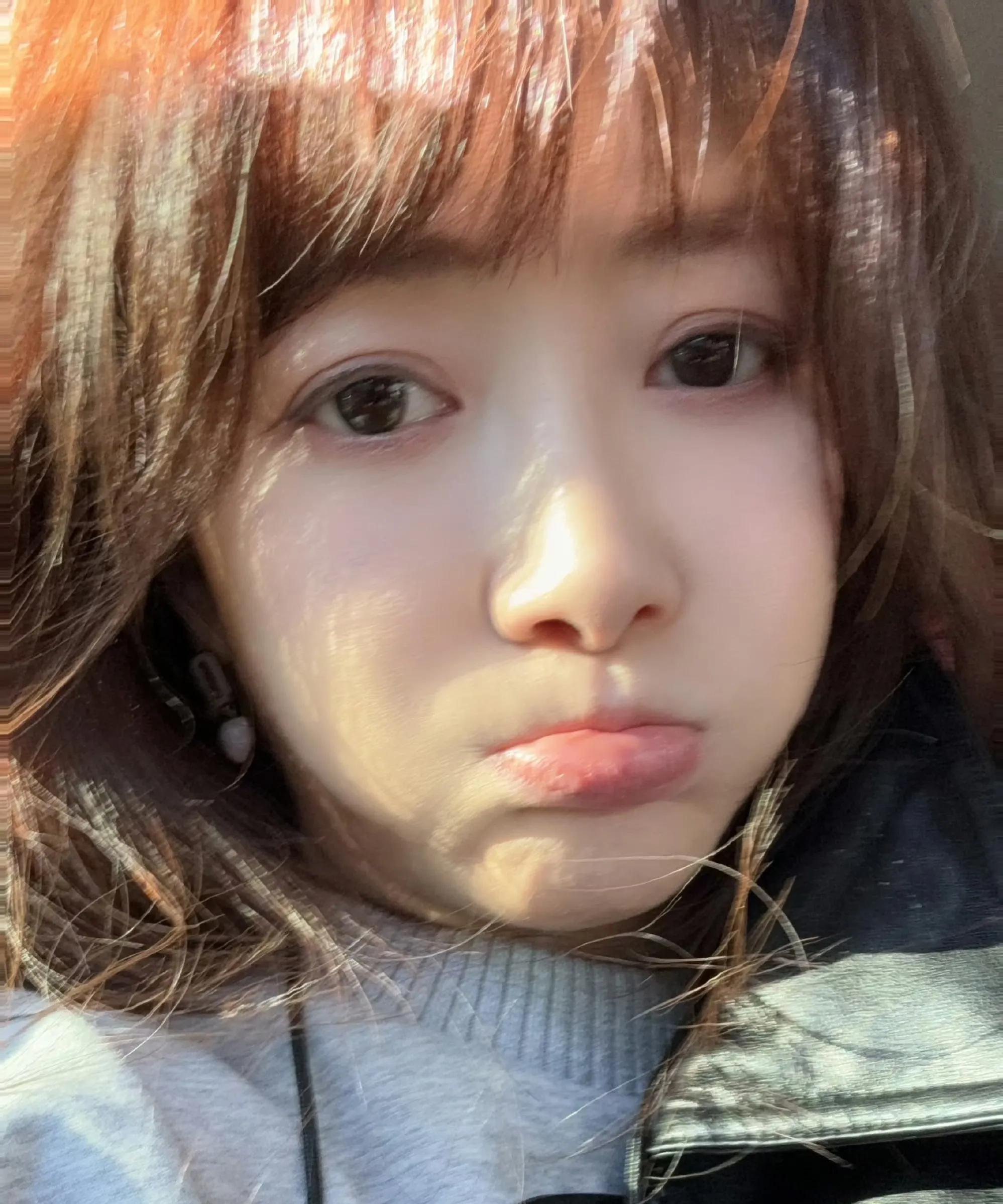 陈紫函自拍照嘟嘴卖萌,50岁仍似少女!