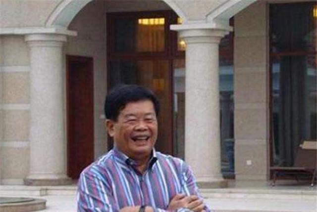 曹德旺:豪宅占地5亩,地下室藏满了茅台酒,子女却不愿来住