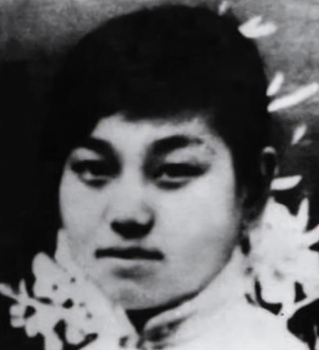 金维映:两嫁领袖人物,身死异国他乡,儿子长大后专程寻其过往