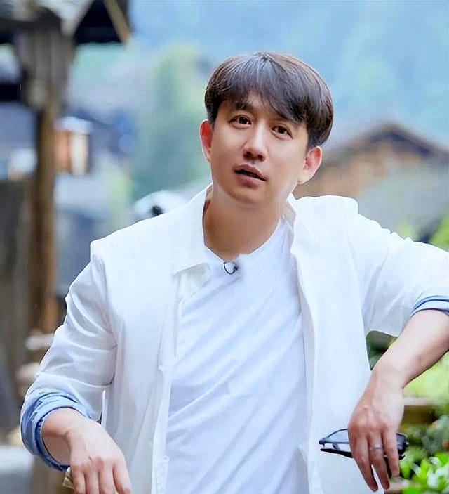 黄磊翻车:戴手套为妻子做肉丸汤,成品发白,网友质疑谁敢尝?