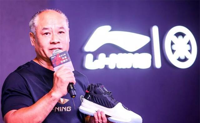 李经纬葬礼上,年近50的李宁:李先生不仅是老板,更像是我的父亲