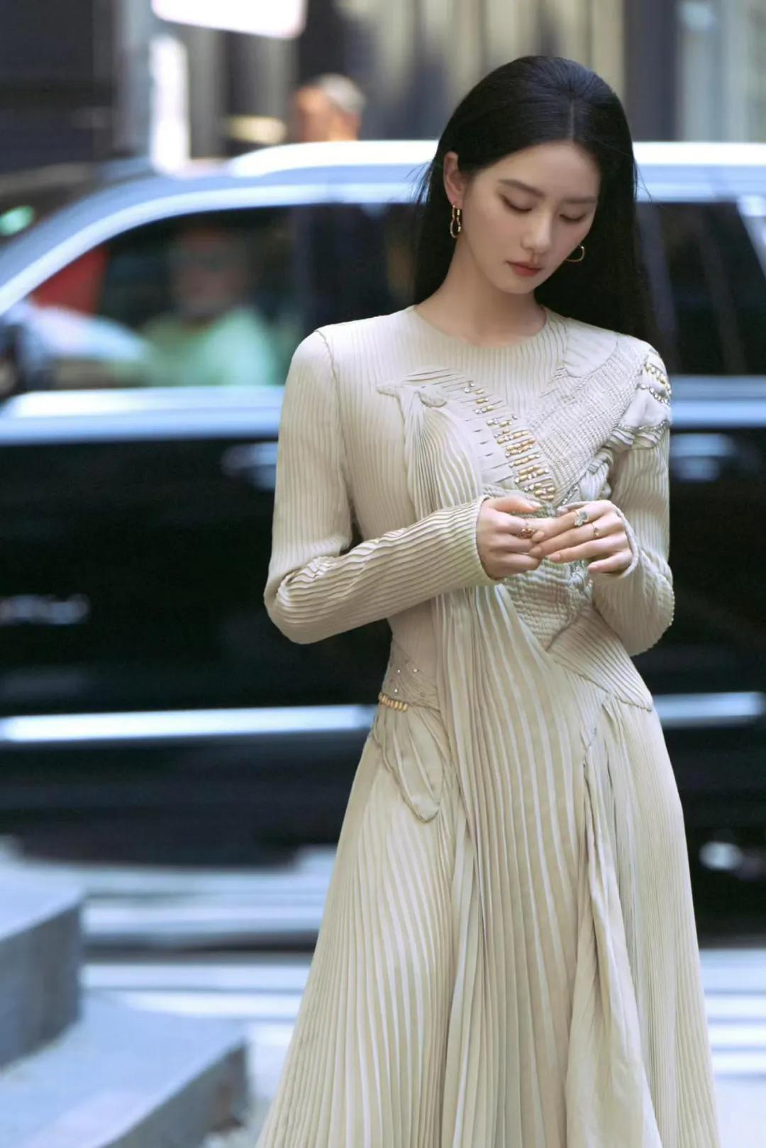 刘诗诗的黑长直发型配上绝美气质简直就是仙女下凡