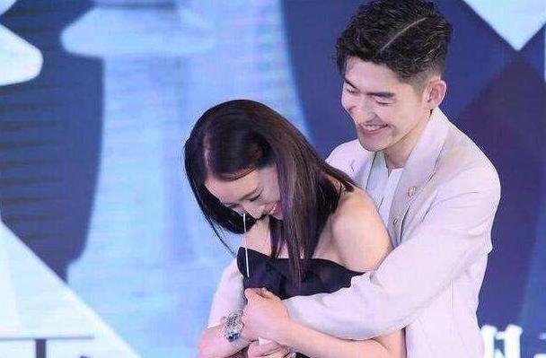 张翰豪车带女友出行,女子皮草长靴风格出众,网友:历任均为美女