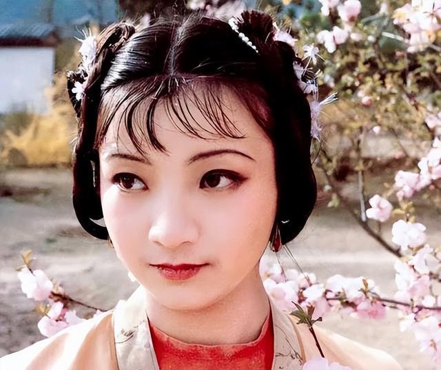 莺儿:红楼梦第一撩汉高手,初登场就满嘴黄话,绣春囊的真主人