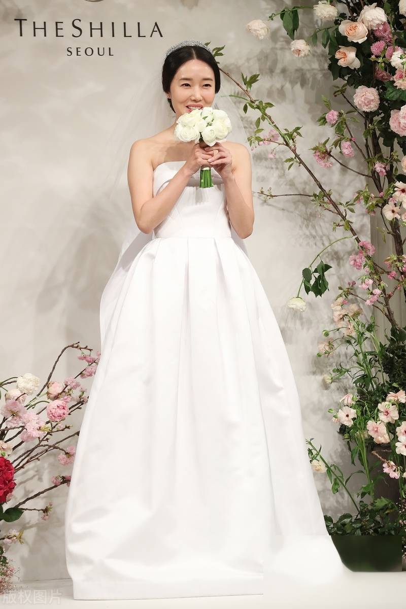 韩流鼻祖李贞贤变温婉,你可还有印象?