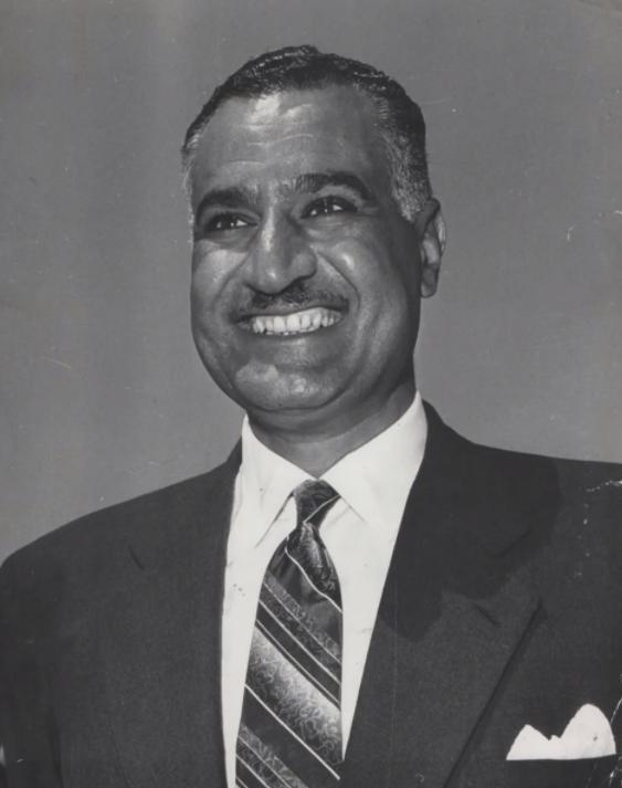 吃货国王法鲁克:十年情妇过百,为寻刺激苦练偷盗,45岁活活撑死