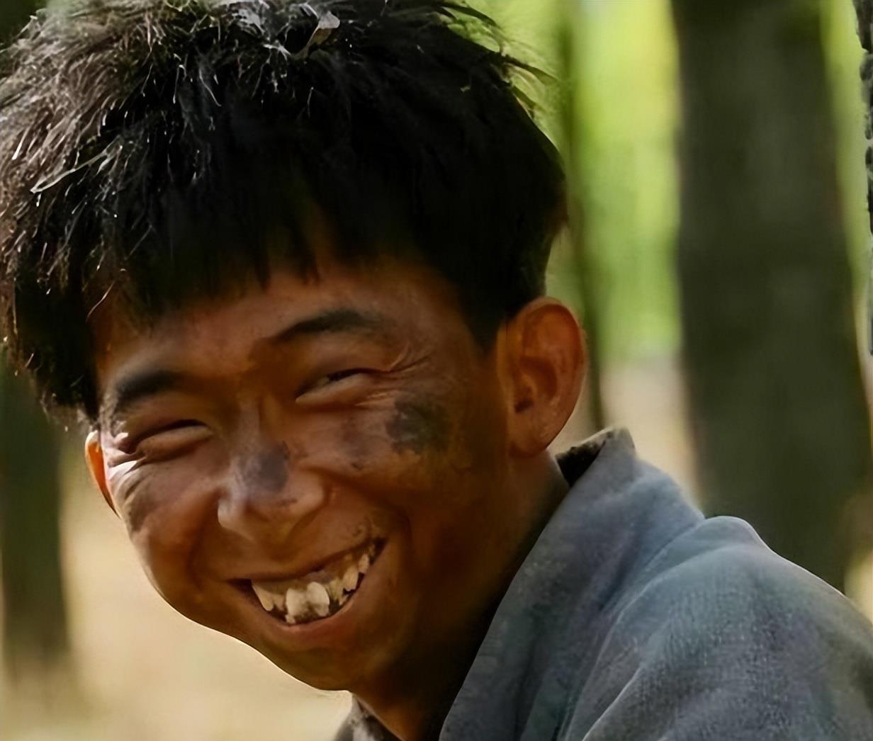 小眼睛,身材矮小,长相不佳的三位男星如何赢得美丽妻子?