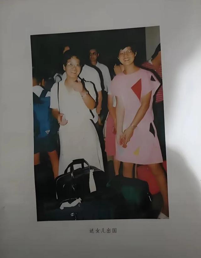 1996年,著名女作家戴厚英惨死家中,案前有预感:梦见被斧头劈死