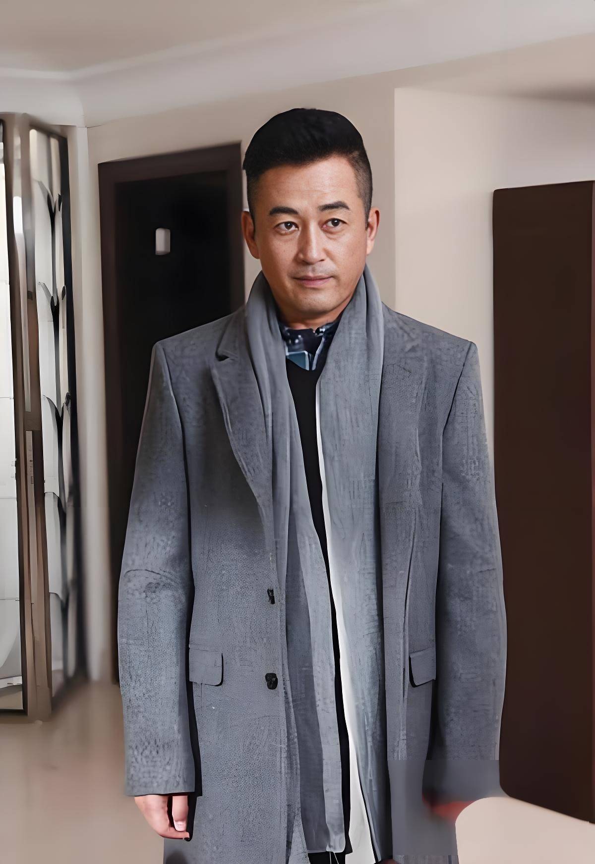 揭秘"风流大叔"王志飞的坎坷情路