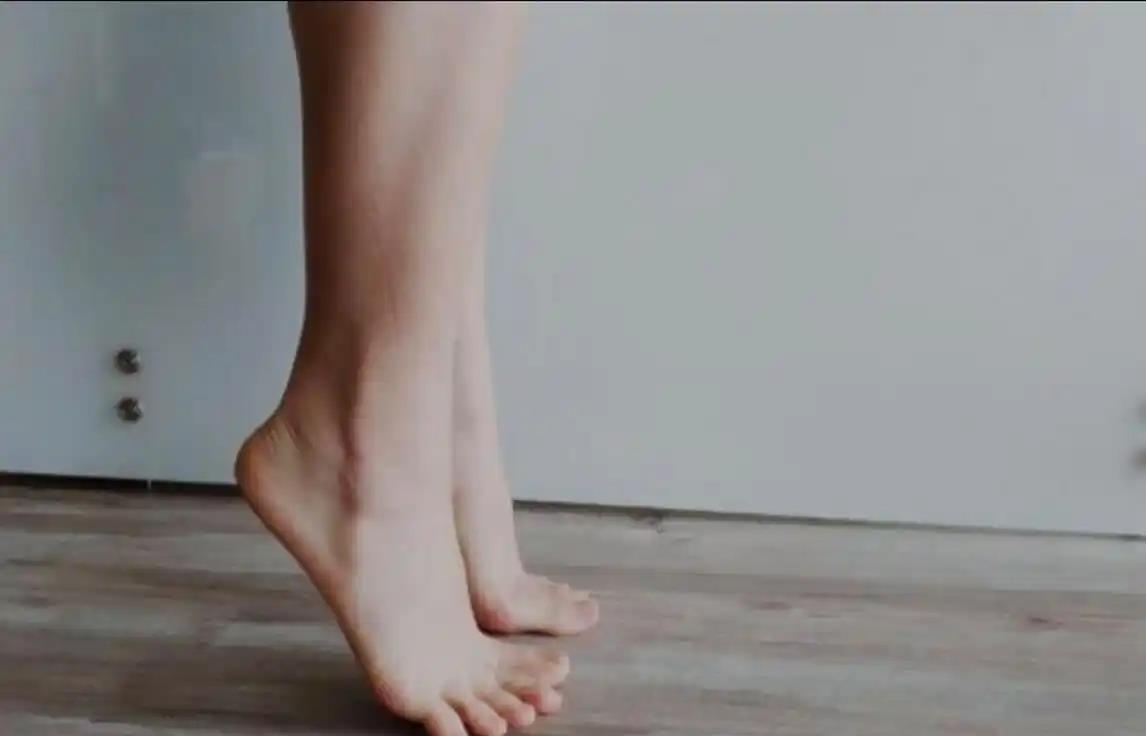 52岁阿姨坚持"脚尖站立",身体会发生哪些变化?医生