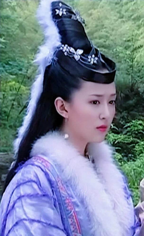 颜丹晨饰演的《宝莲灯》里的嫦娥姐姐总是给我留下深刻的印象