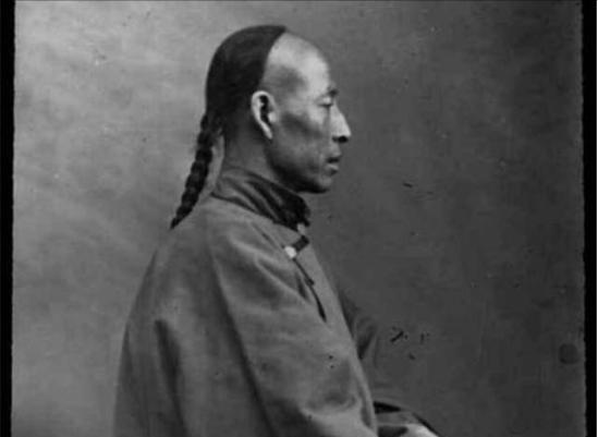 清朝的"大辫子"到底有多脏?臭气熏天,满头油光,虱子满头