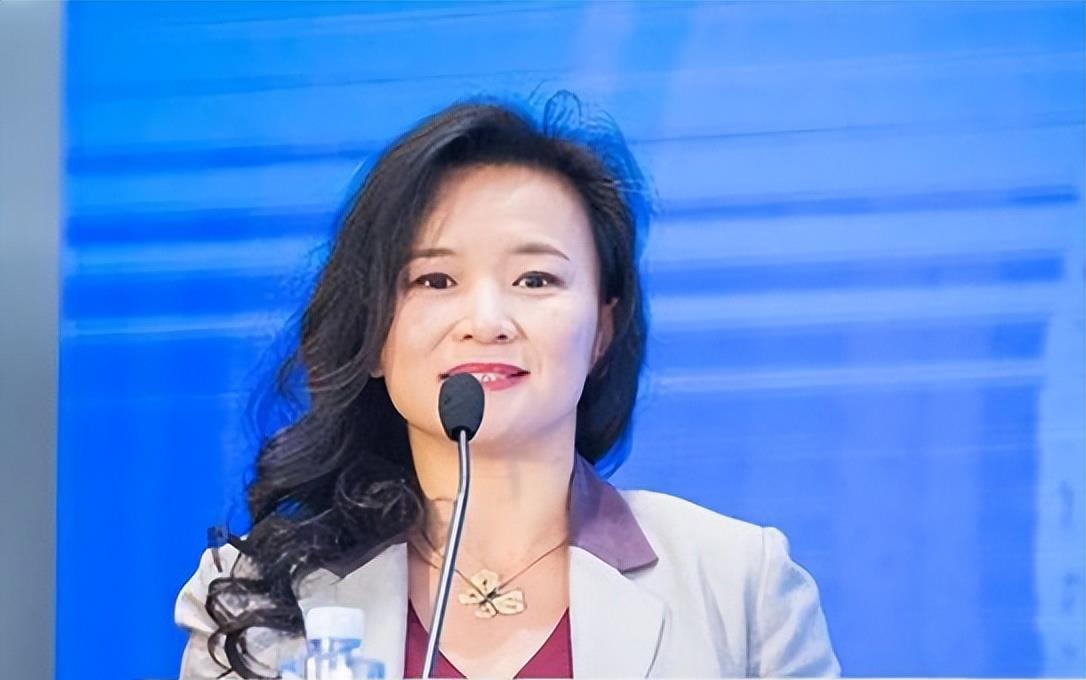 潜伏央视二十载,致中国千亿损失的女间谍成蕾,如今结局如何