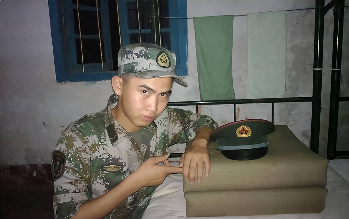 "75215"部队退伍军人,33岁为救轻生者溺水牺牲