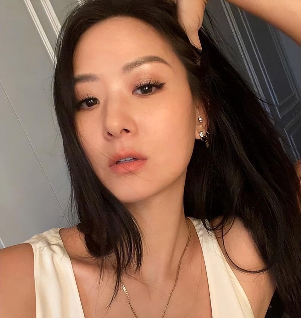 台湾名媛孙芸芸:父亲风流倜傥,富豪丈夫对她忠诚,是驯夫高手