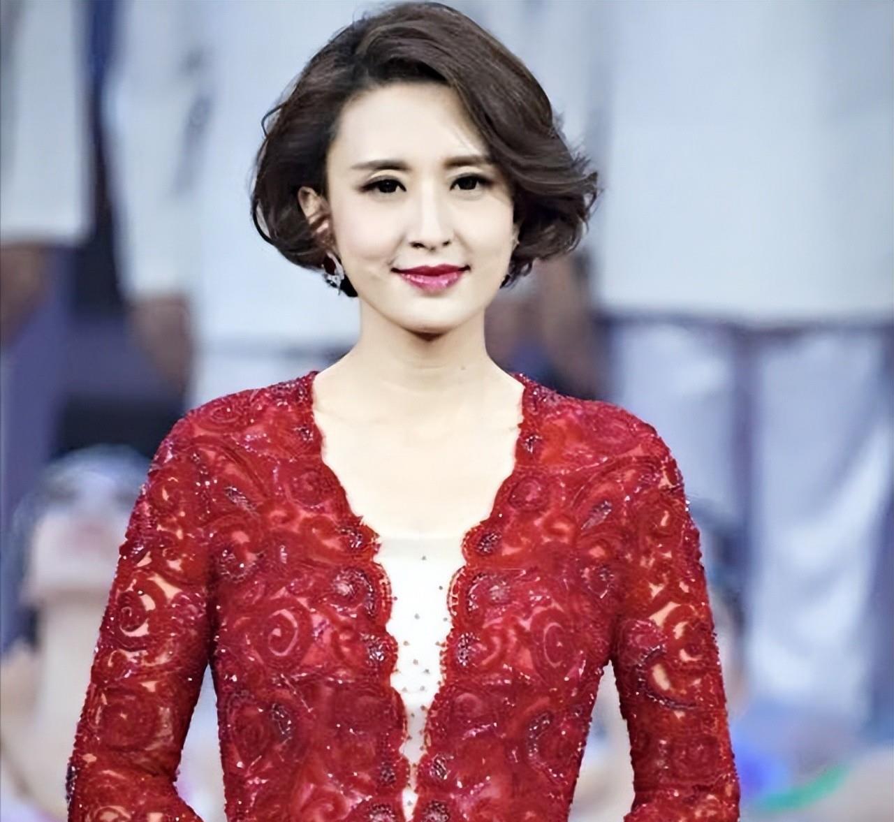 一张"令人不悦"的照片,彻底暴露央视前主持张蕾的"情感纠葛"