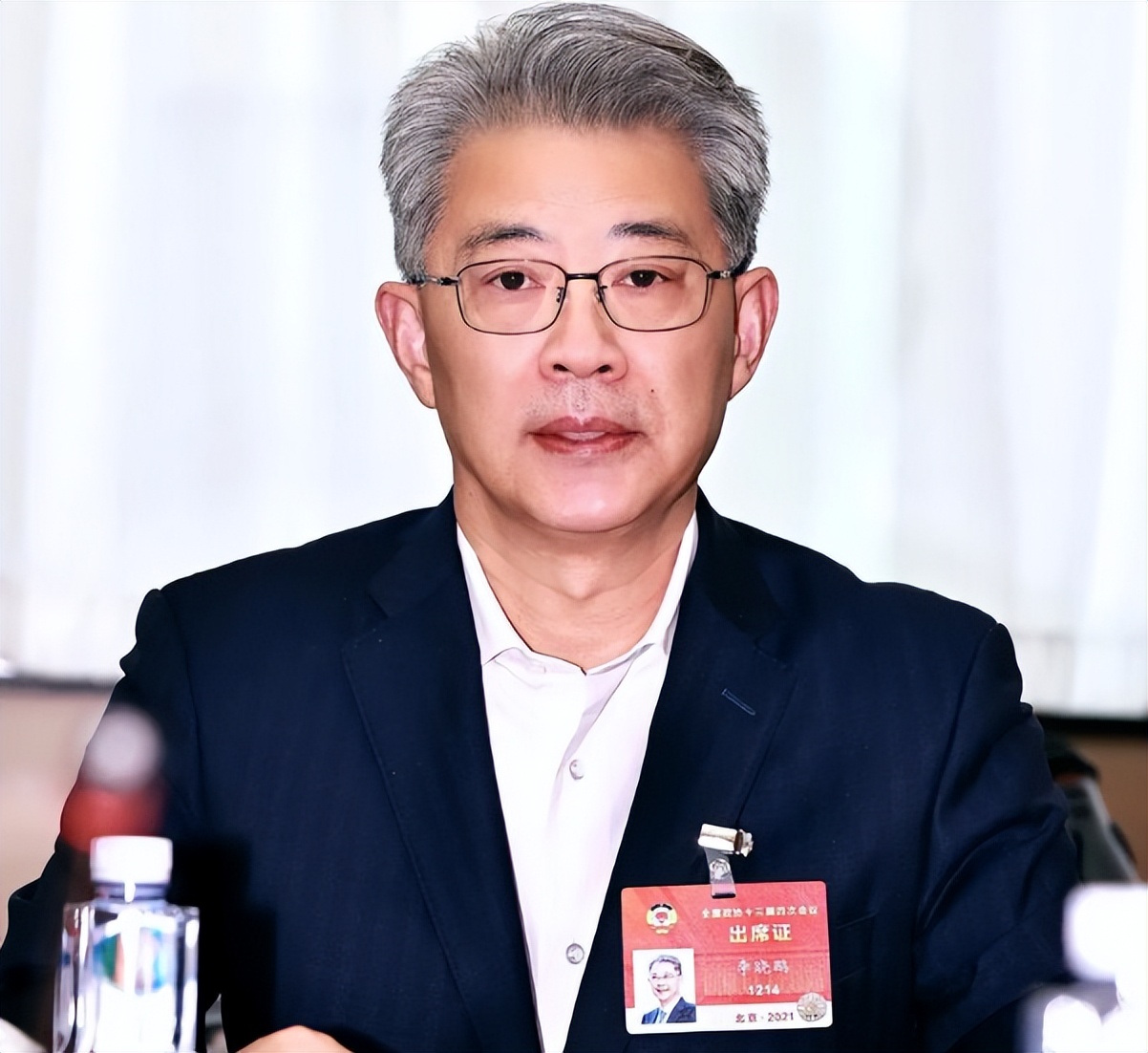 敢贷款给许家印的李晓鹏,家族式产业链的贪腐有多骇人听闻?