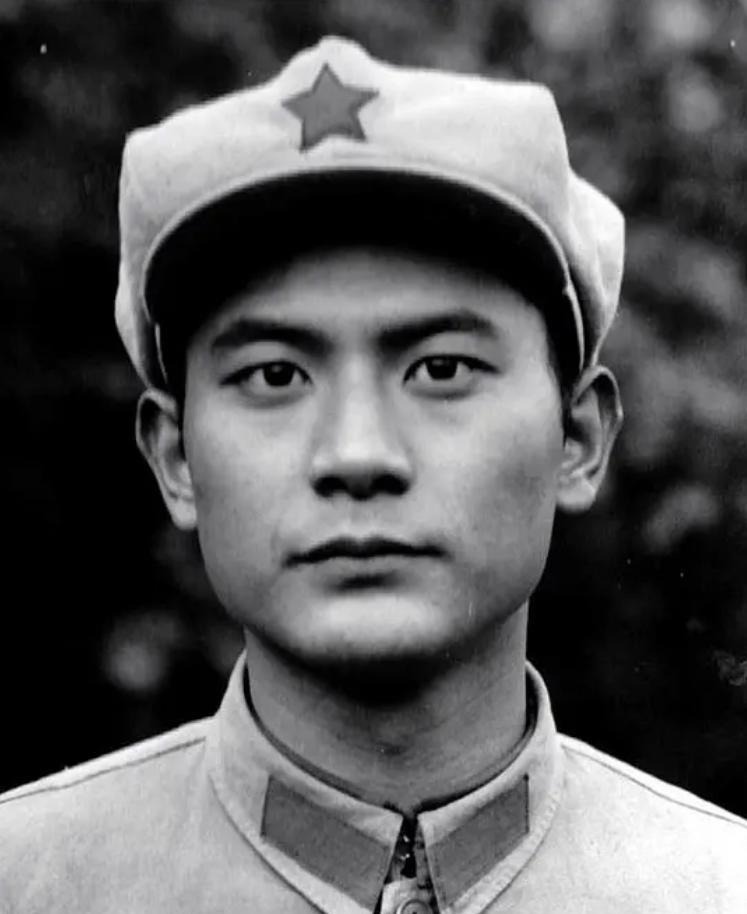 周国宾:在《难忘的战斗》中被砸的警卫员,49年后成了油腻中年男