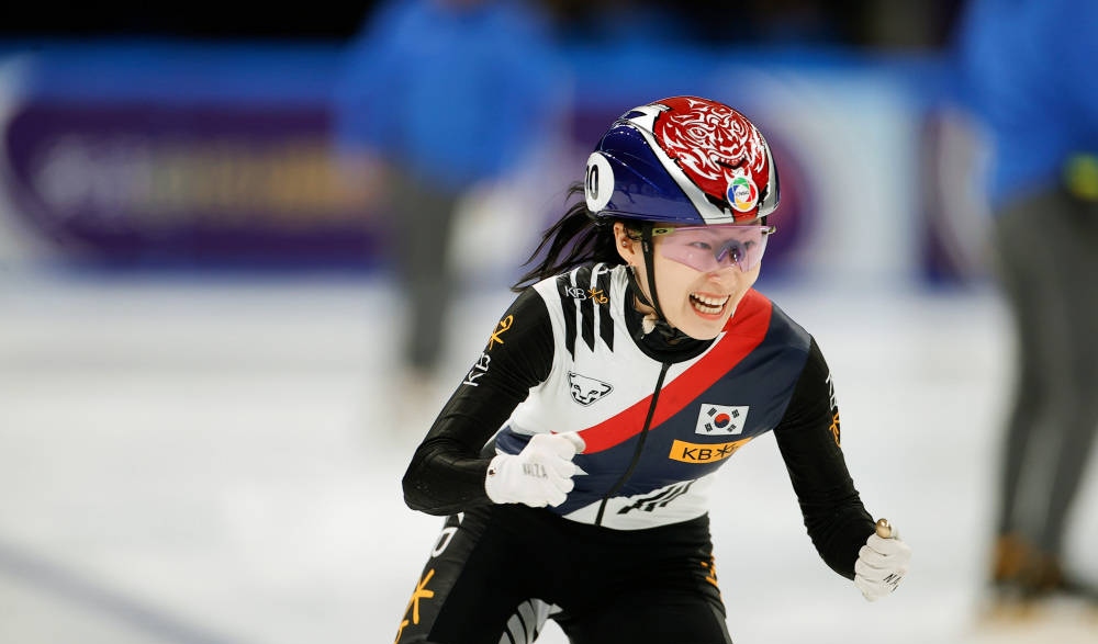 短道速滑世锦赛!崔敏静1500米绝杀封王,韩国双姝包揽金铜