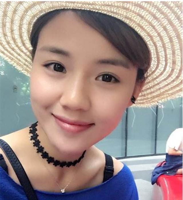 85后模特安天天一秒一张照片靠老年装日拍2000件衣服已买6套房