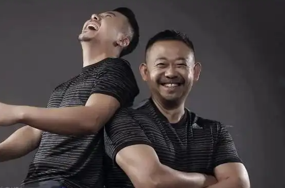 姜文姜武是亲兄弟,两人的娇妻却天差地别,弟弟果然"重口味"