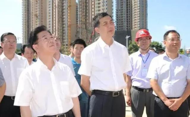 破格提拔情妇当区长,带全家敛财超千万,"色虎"李亿龙有多贪?