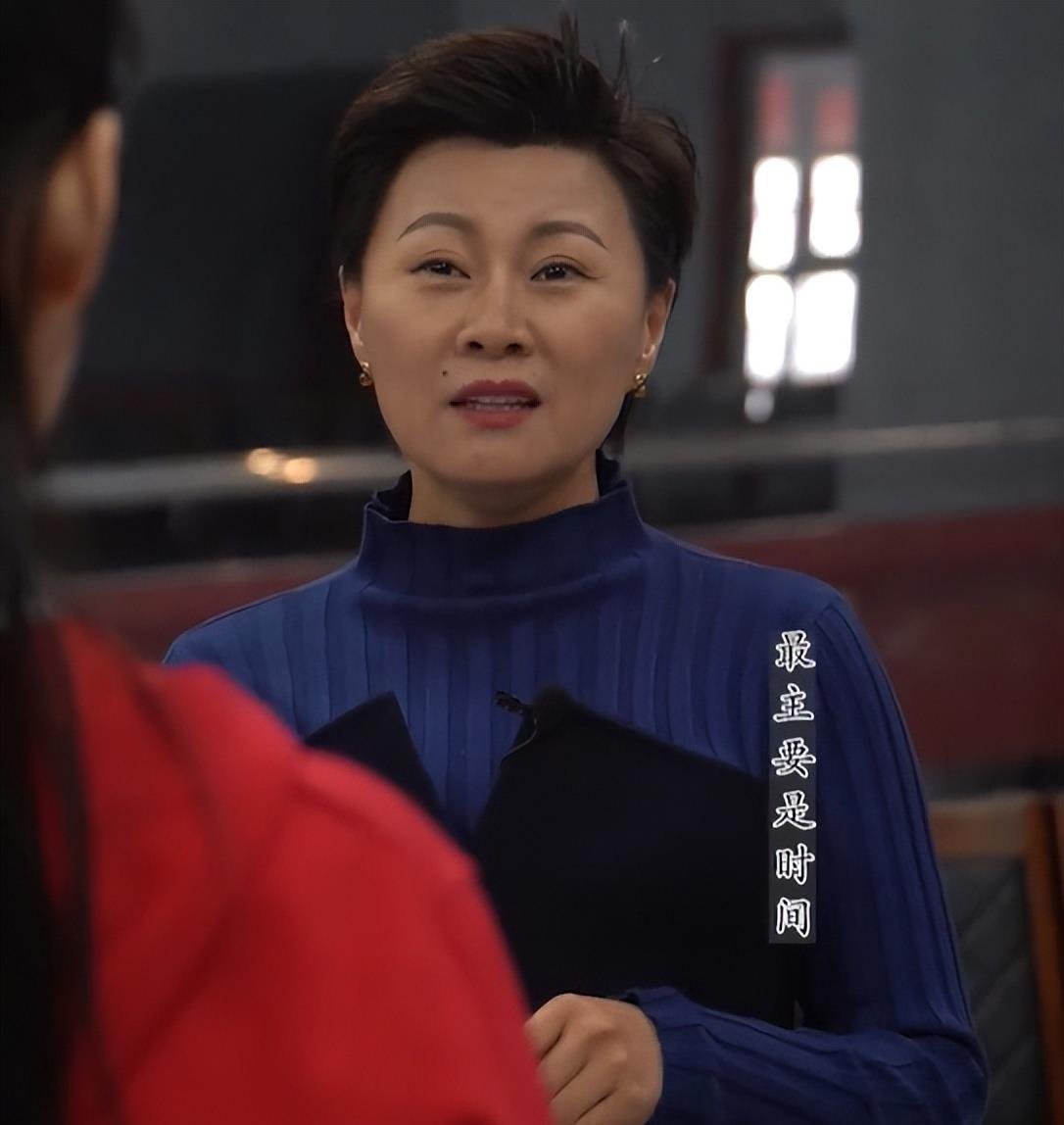 赵海燕对辽宁大学教授身份,作出回应,表示师父赵本山给予了机会